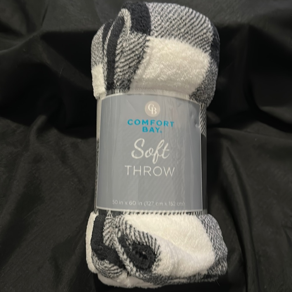 Comfort Bay Super Soft Throw 50”x60” ~ Black & White